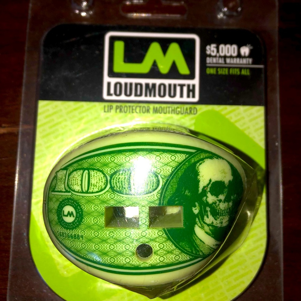 Loudmouth athletic mouth guard with lip protector